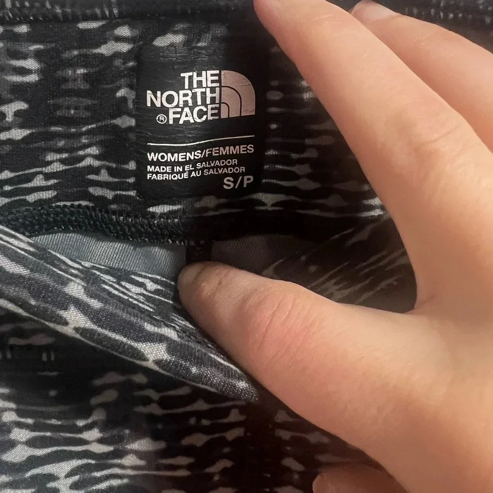 The North Face women’s size small pulse tight leggings Kokomo black​ - Picture 2 of 4